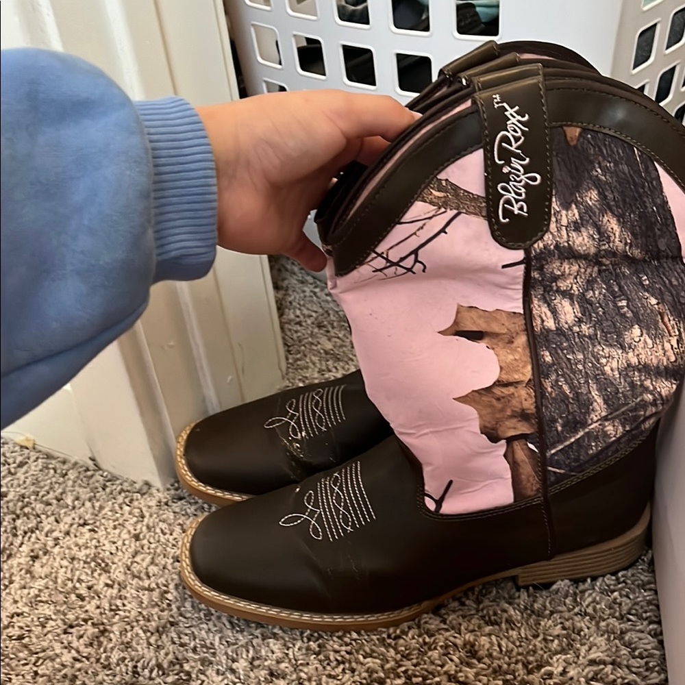 Roper Pink and Brown Camouflage Baby Boots
-50 if you pick up